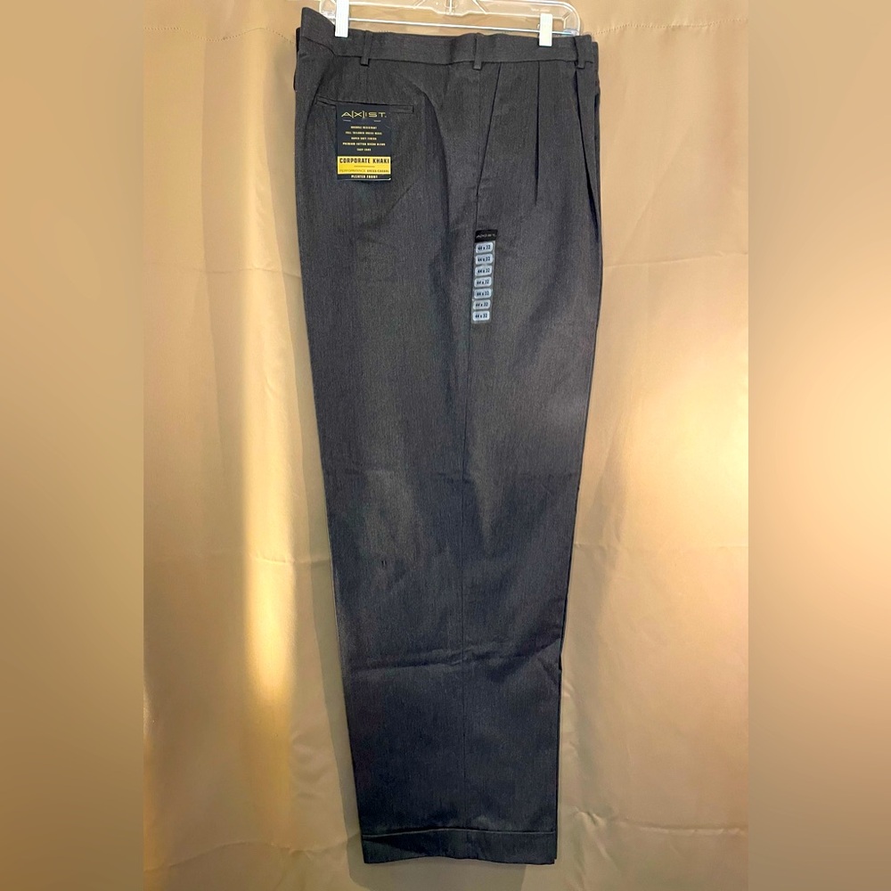 Axist Pants Mens 42X32 Gray Corporate Khaki Pleated Wrinkle Resistant Cuffed NWT